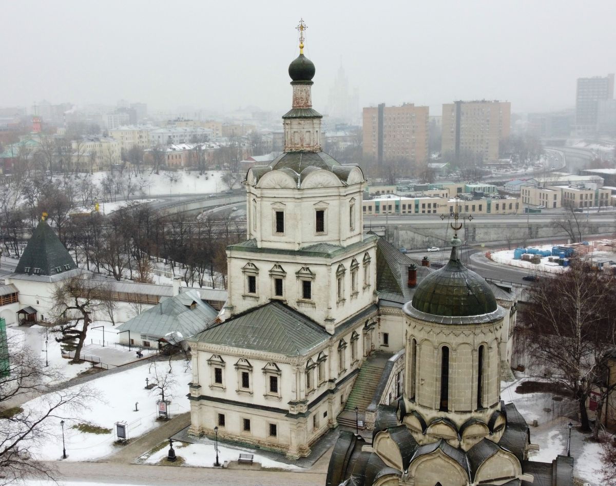Таганский. Спасо-Андроников монастырь. Церковь Михаила Архангела. общий вид в ландшафте