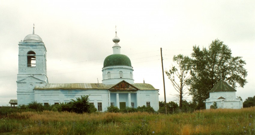 Дуброво. Церковь Троицы Живоначальной. общий вид в ландшафте, общий вид с южной стороны.