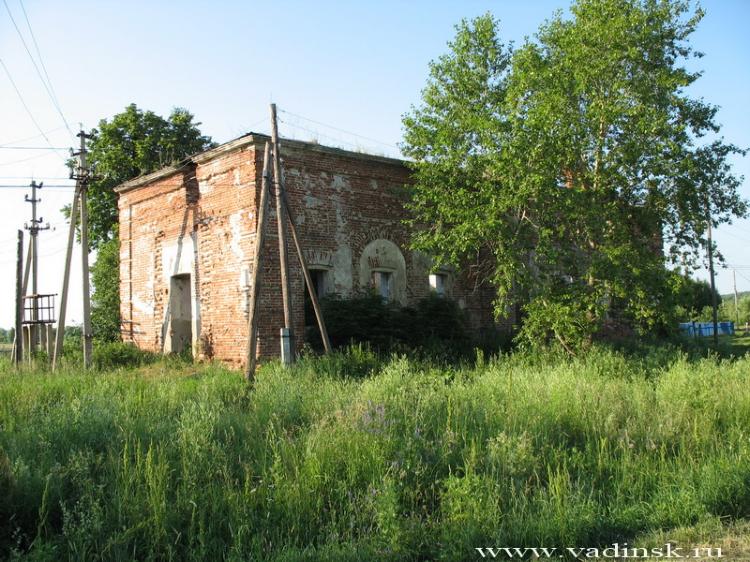 Серго-Поливаново. Церковь Петра и Павла. общий вид в ландшафте