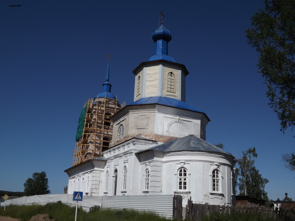 Церковь Александра Невского, Яжелбицы (Валдайский район, Новгородская область). фасады, поселок  Яжелбицы - церковь Александра Невского. Реставрация идет полным ходом даже в праздник на лесах замечены рабочие.