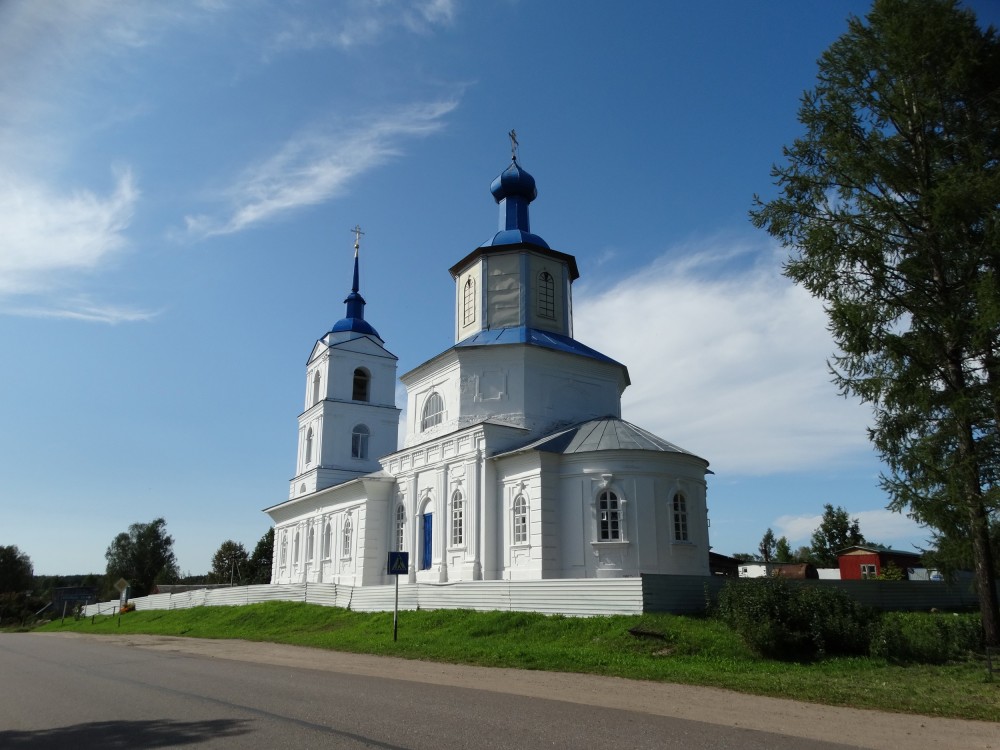 Яжелбицы. Церковь Александра Невского. общий вид в ландшафте