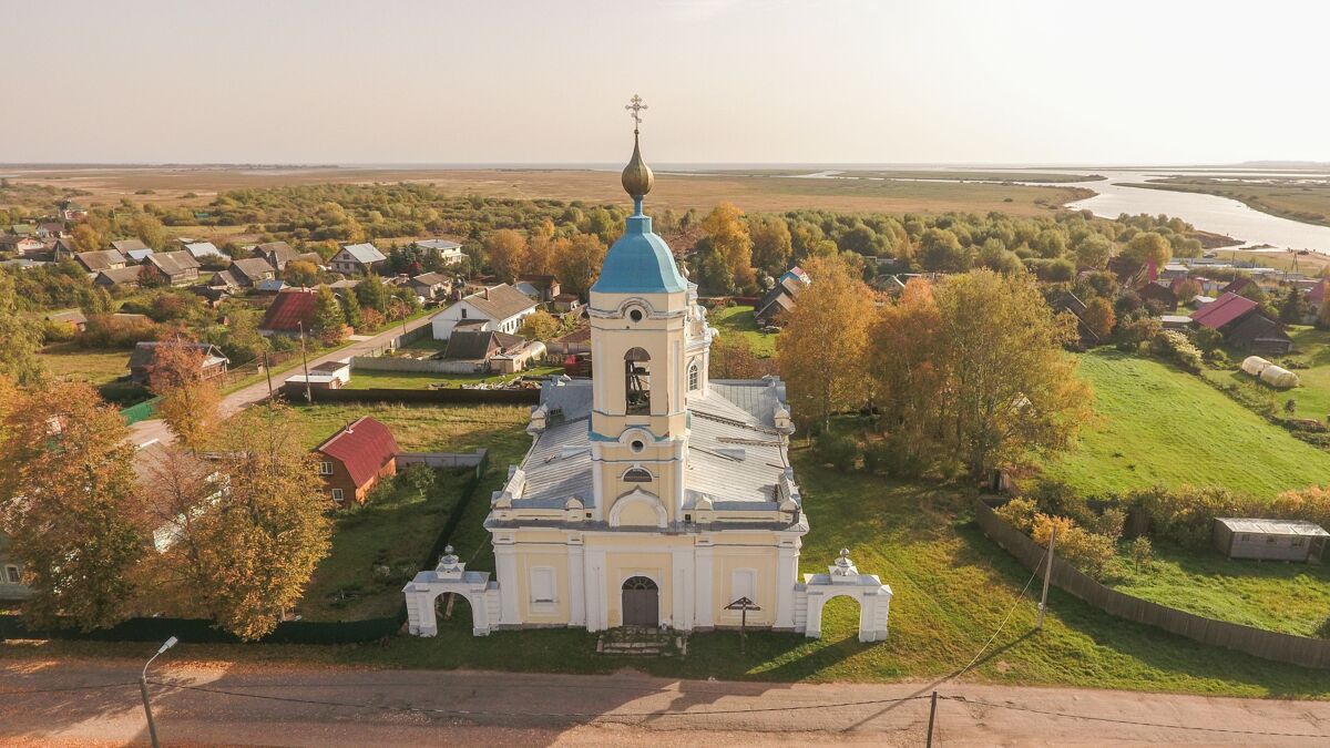 Церковь Петра и Павла, Голино (Шимский район, Новгородская область). общий вид в ландшафте, съемка - лето 2021 года