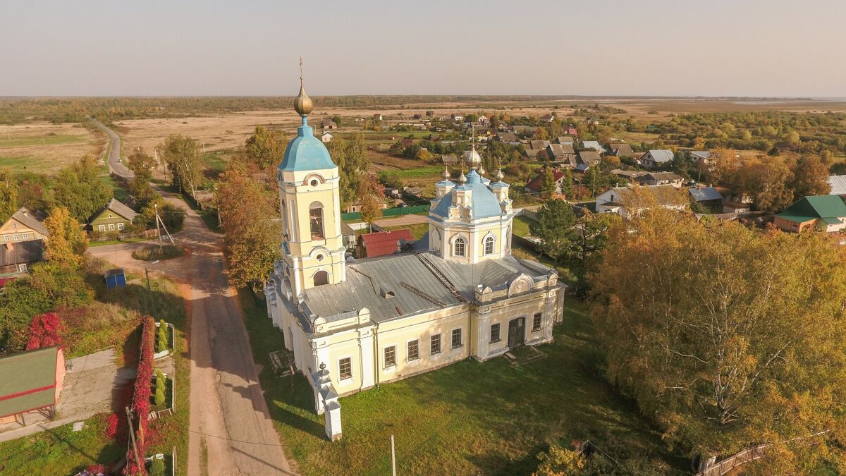 Церковь Петра и Павла, Голино (Шимский район, Новгородская область). общий вид в ландшафте, съемка - лето 2021 года