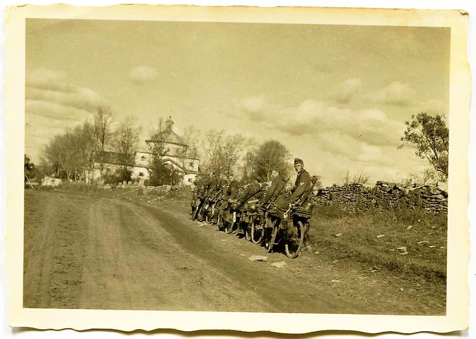 Фото 1941 г. с аукциона e-bay.de, архивная фотография. Церковь иконы Божией Матери "Знамение", Маклаки (Думиничский район, Калужская область)
