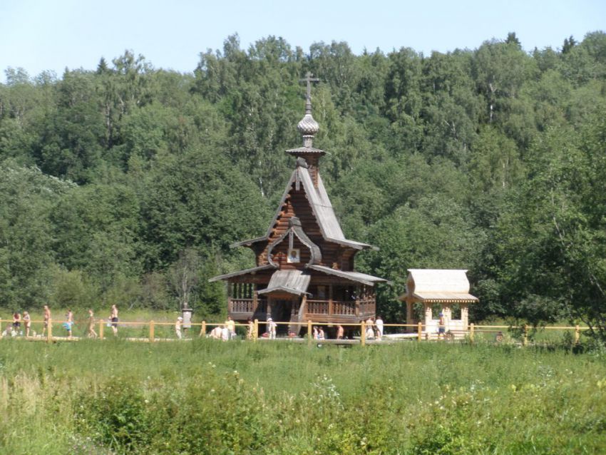 Церковь Сорока мучеников Севастийских, Гремячий ключ, урочище (Сергиево-Посадский городской округ, Московская область). общий вид в ландшафте, Вид с запада