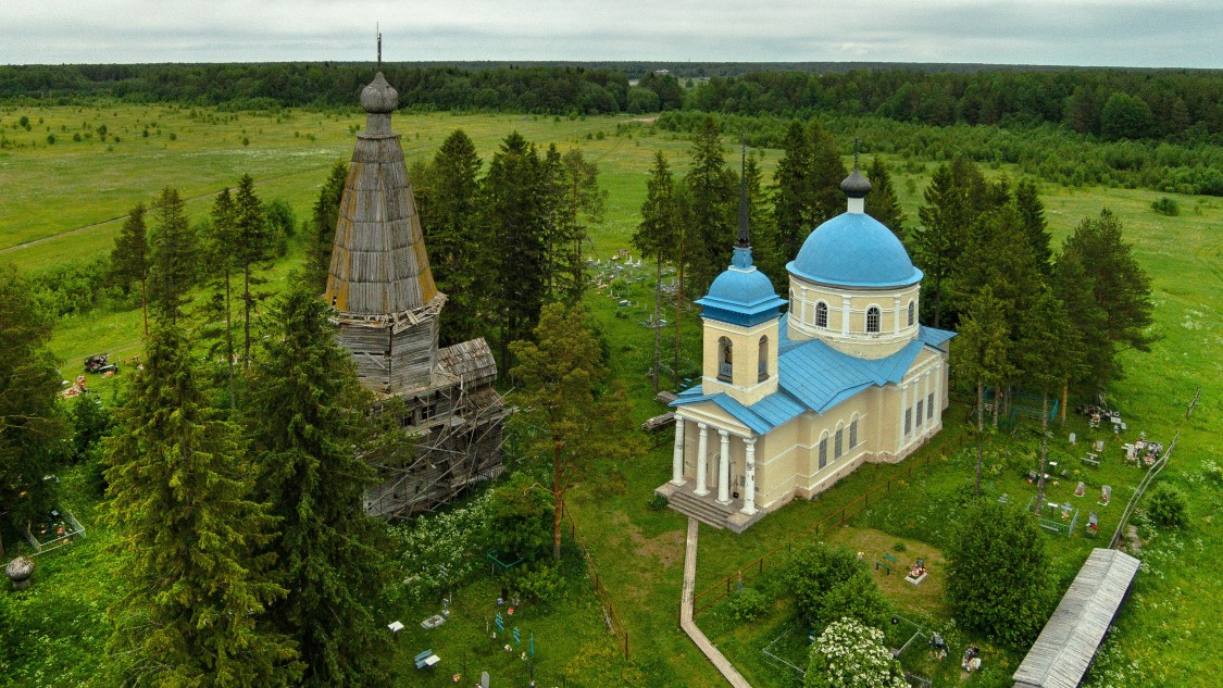 Храмовый комплекс. Церкви Рождества Христова и Покрова Пресвятой Богородицы, Большая Шалга, урочище (Каргопольский район, Архангельская область). общий вид в ландшафте
