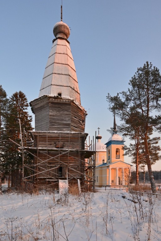 Храмовый комплекс. Церкви Рождества Христова и Покрова Пресвятой Богородицы, Большая Шалга, урочище (Каргопольский район, Архангельская область). фасады, Вид на ансамбль с запада