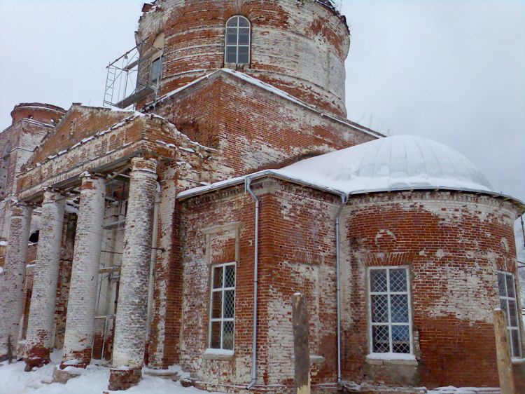 Гришино. Церковь Покрова Пресвятой Богородицы. архитектурные детали, Восстановленная кровля над алтарем