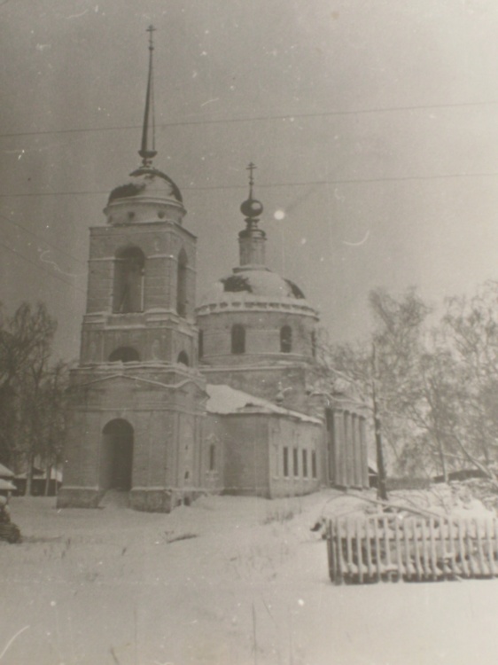 Гришино. Церковь Покрова Пресвятой Богородицы. архивная фотография, Домашнее фото. Снято Ландеховым С.Б.