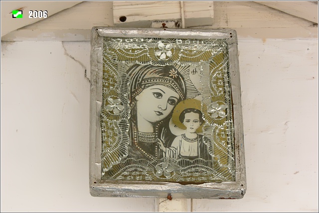Церковь Казанской иконы Божией Матери, Фоминки (Гороховецкий район, Владимирская область). архитектурные детали, Икона над входной дверью