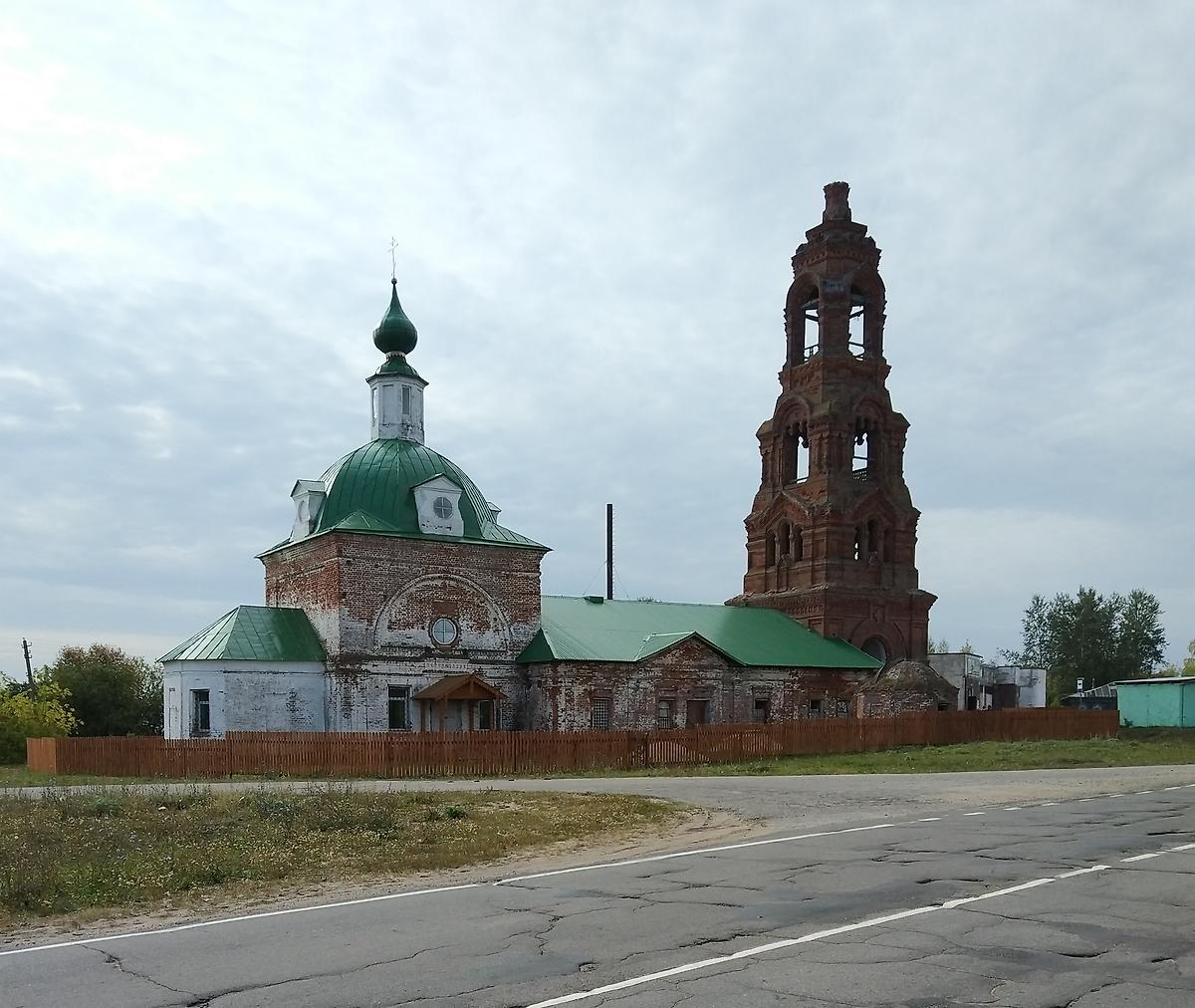 общий вид в ландшафте. Церковь Сергия Радонежского, Сергиевы Горки (Вязниковский район, Владимирская область)