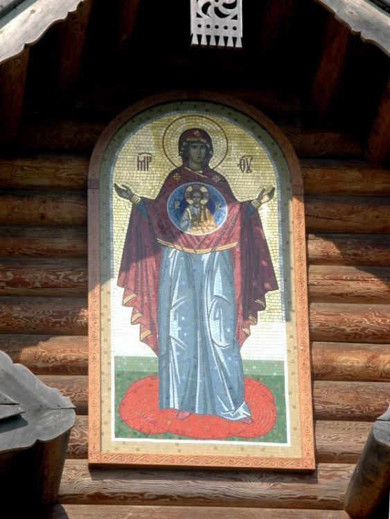 Гремячий ключ, урочище. Церковь Сергия Радонежского. архитектурные детали, Мозаичная икона на восточном фасаде