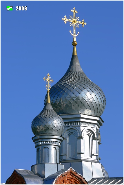 Тимирязево. Церковь Михаила Архангела. архитектурные детали, Центральная и боковая главы основного объема