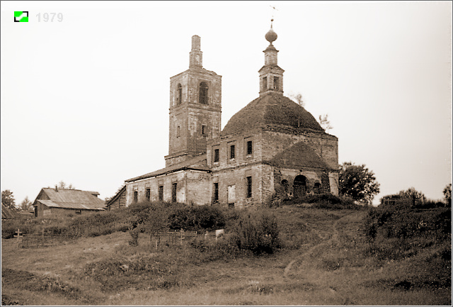 Чурилово. Церковь Тихвинской иконы Божией Матери. архивная фотография, Вид с юго-востока, с берега р.Колочка