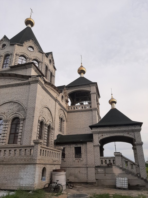 Церковь Алексия, человека Божия в Алексеевке, Харьков (Харьков, город, Украина, Харьковская область). архитектурные детали, Северо-западный фасад с центральным крыльцом