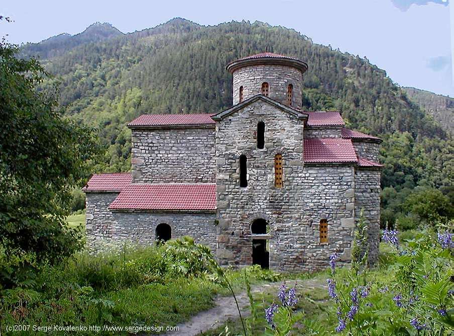 Церковь Троицы Живоначальной (Средний храм), Нижний Архыз (Зеленчукский район, Республика Карачаево-Черкесия). фасады