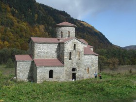 Нижний Архыз. Церковь Троицы Живоначальной (Средний храм)