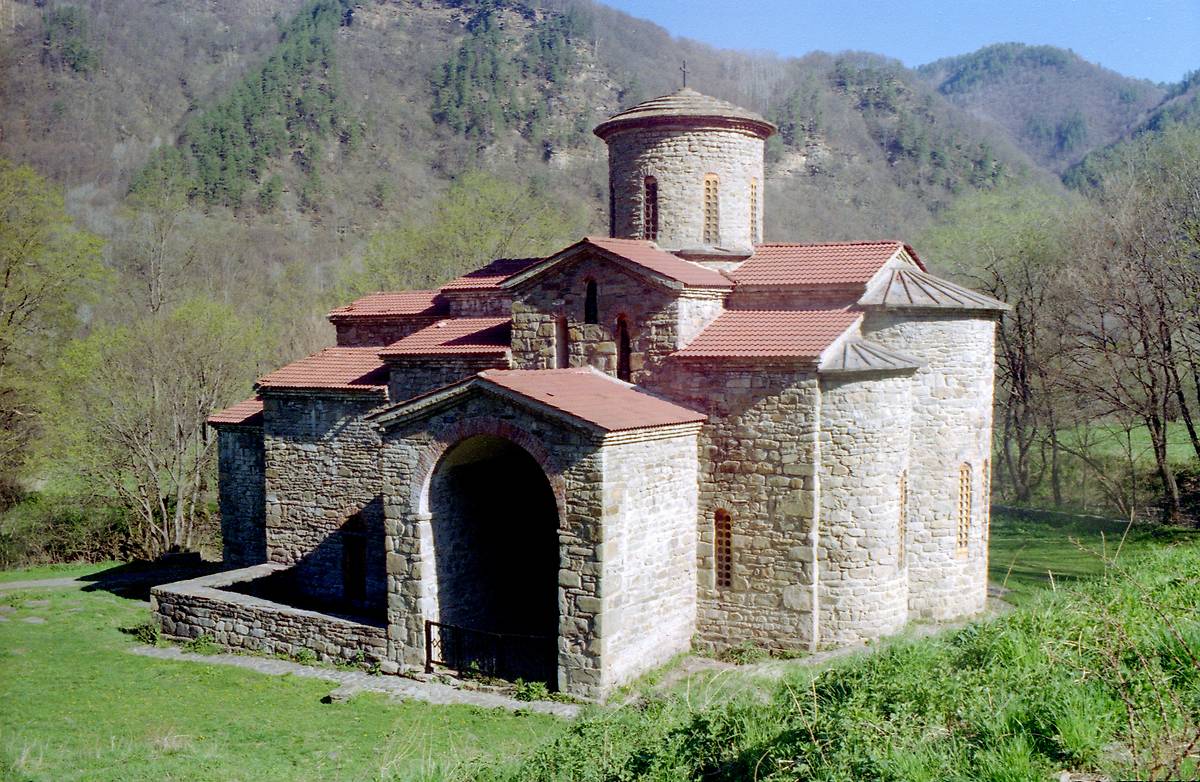 фасады. Церковь Георгия Победоносца (Северный храм), Нижний Архыз (Зеленчукский район, Республика Карачаево-Черкесия)