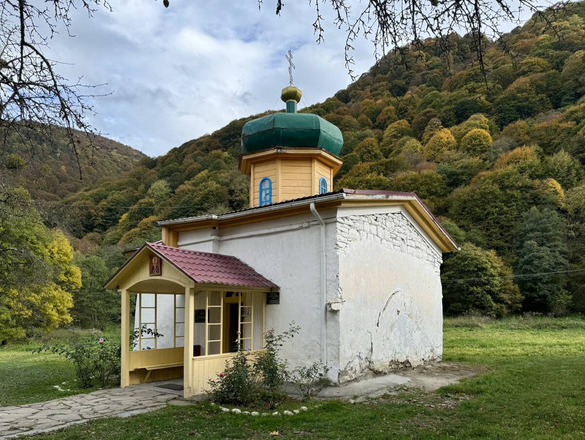 Церковь Илии пророка (Южный храм), Нижний Архыз (Зеленчукский район, Республика Карачаево-Черкесия). фасады, Вид с северо-запада