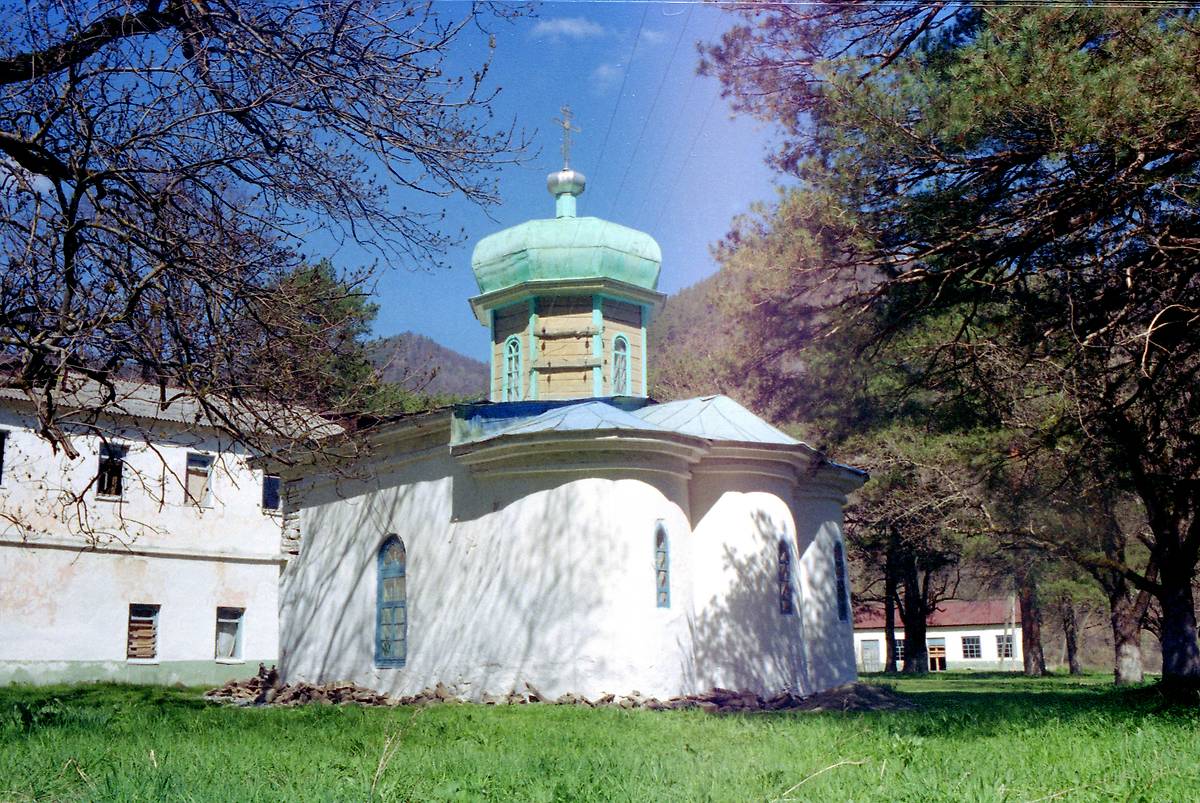 фасады. Церковь Илии пророка (Южный храм), Нижний Архыз (Зеленчукский район, Республика Карачаево-Черкесия)