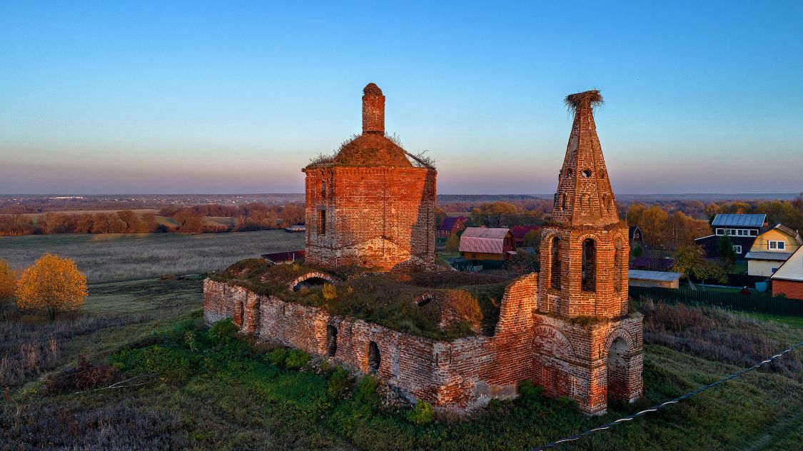 Церковь Иоанна Богослова, Фёдоровское (Жуковский район, Калужская область). общий вид в ландшафте