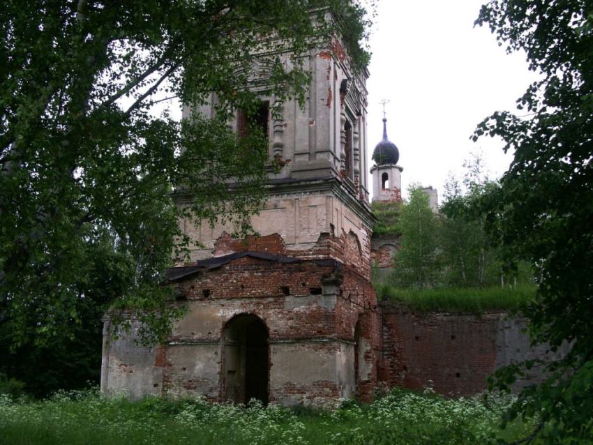 Церковь Троицы Живоначальной, Запажье (Жуковский район, Калужская область). архитектурные детали, вид с запада