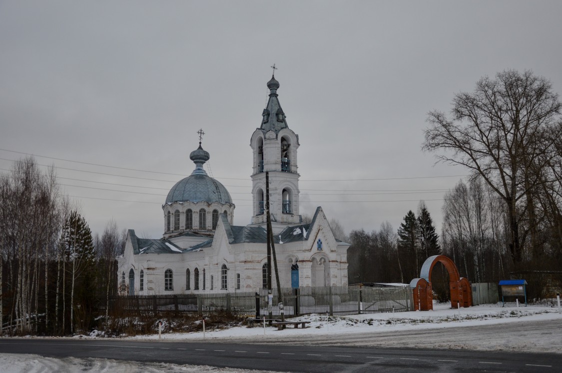 Церковь Космы и Дамиана, Трёхречье (Кирово-Чепецкий район, Кировская область). фасады