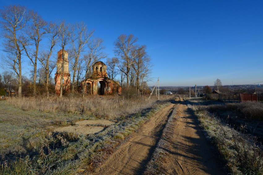 Казариново. Церковь Никиты мученика. общий вид в ландшафте, Вид с юго-запада