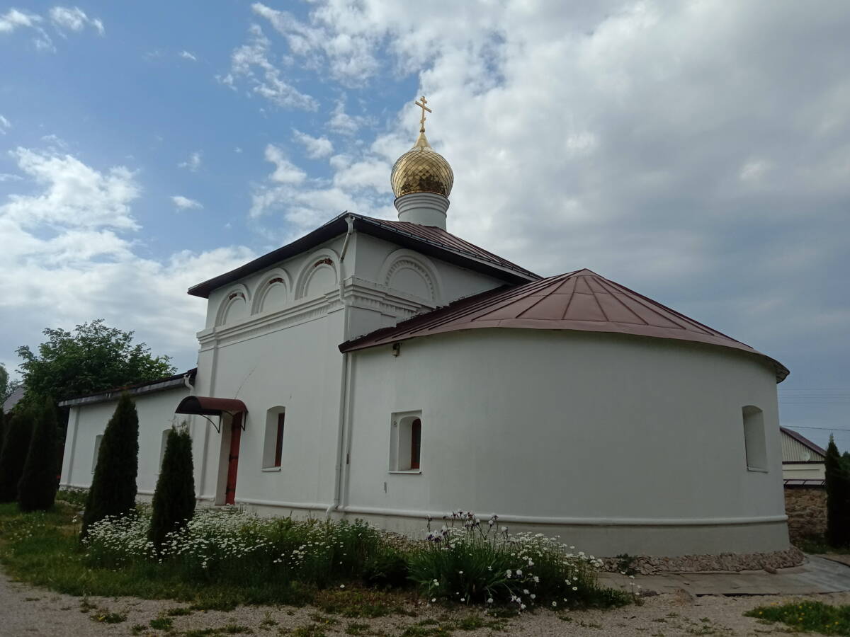 Лихвинский Успенский Гремячев монастырь. Церковь Георгия Победоносца, Гремячево (Перемышльский район, Калужская область). фасады
