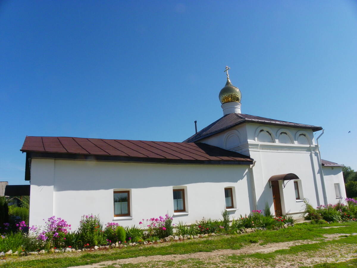 Лихвинский Успенский Гремячев монастырь. Церковь Георгия Победоносца, Гремячево (Перемышльский район, Калужская область). фасады