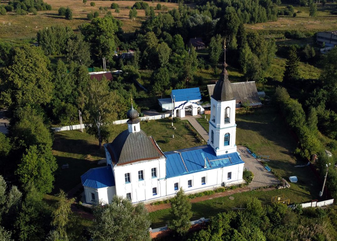 Дмитриевский Погост. Церковь Успения Пресвятой Богородицы. общий вид в ландшафте