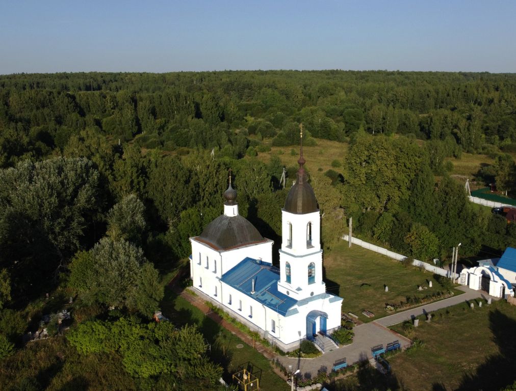 Дмитриевский Погост. Церковь Успения Пресвятой Богородицы. общий вид в ландшафте