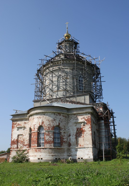 Большепетровское. Церковь Петра и Павла. фасады, Вид с востока