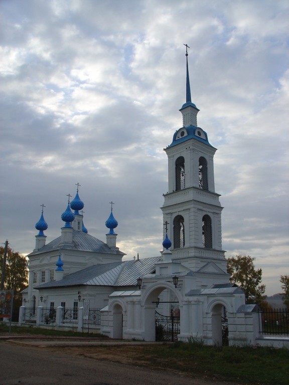 Монастырь Царственных страстотерпцев. Церковь Успения Пресвятой Богородицы, Домнино (Сусанинский район, Костромская область). фасады