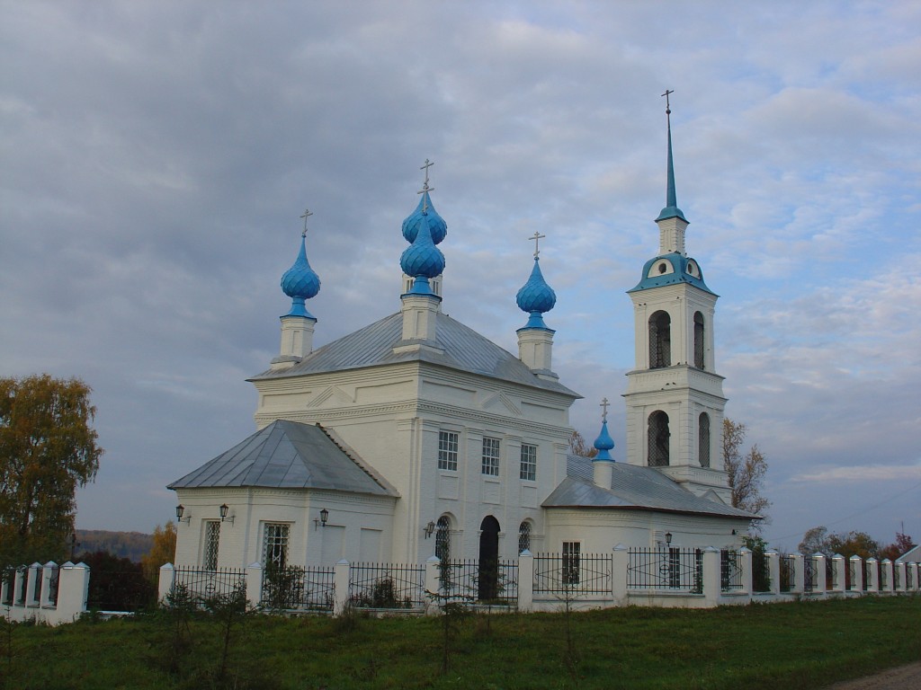 Монастырь Царственных страстотерпцев. Церковь Успения Пресвятой Богородицы, Домнино (Сусанинский район, Костромская область). фасады