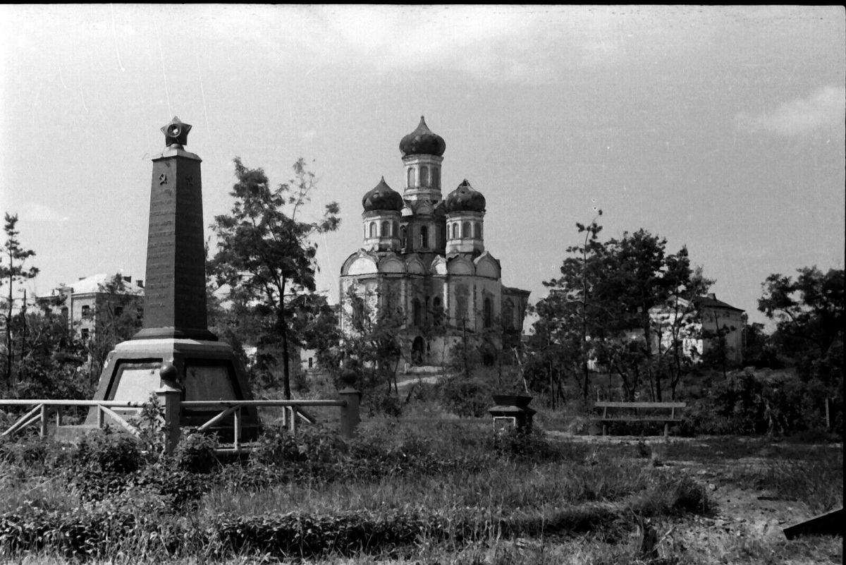 Изюм. Собор Спаса Преображения. архивная фотография, Вид со стороны абсиды. Фото 1942 г. с аукциона e-bay.de