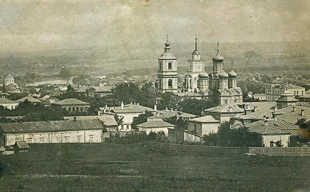 Вид на старую часть города и собор Спаса Преображения  с колокольней. Фотография нач. ХХ в., архивная фотография. Собор Спаса Преображения, Изюм (Изюмский район, Украина, Харьковская область)