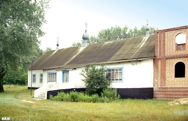 Церковь Успения Пресвятой Богородицы, Савинцы (Изюмский район, Украина, Харьковская область). фасады