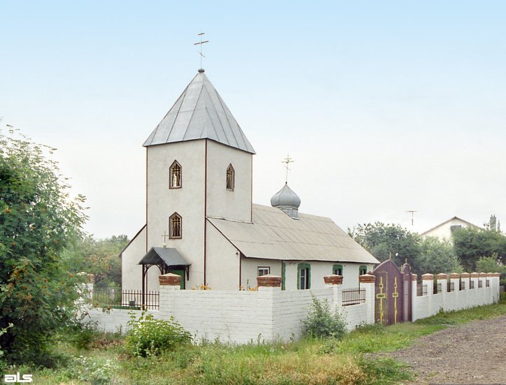 Волохов Яр. Церковь Троицы Живоначальной. общий вид в ландшафте