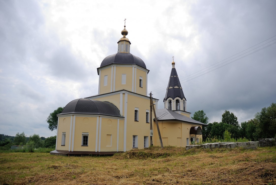 Церковь Николая Чудотворца, Серпейск (Мещовский район, Калужская область). общий вид в ландшафте