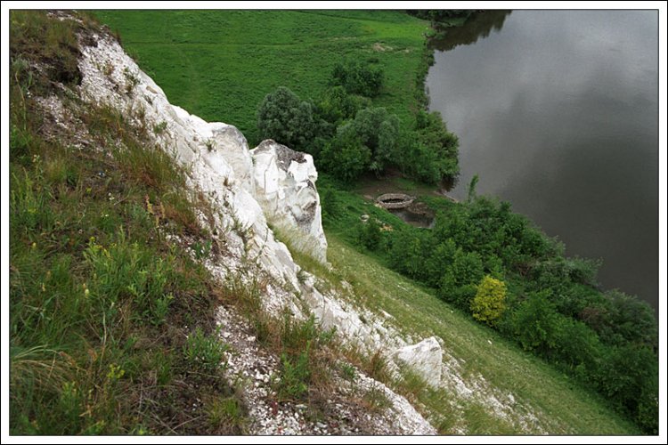 Кирпичи (Белогорье). Белогорский Воскресенский монастырь. фасады, Дон и меловые останцы Белогорья