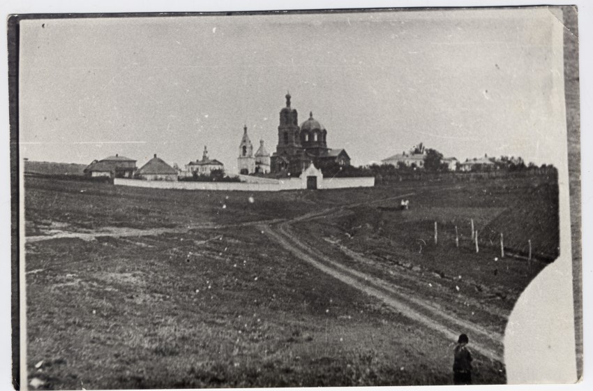 Кирпичи (Белогорье). Белогорский Воскресенский монастырь. архивная фотография