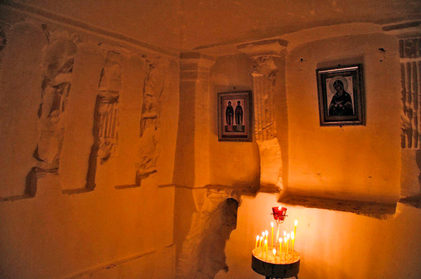 Белогорский Воскресенский монастырь, Кирпичи (Белогорье) (Подгоренский район, Воронежская область). интерьер и убранство, внутри пещеры