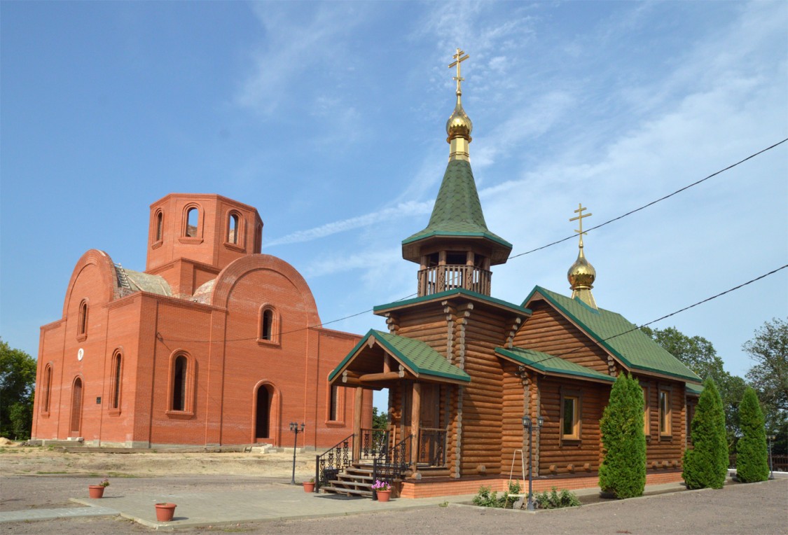 Кирпичи (Белогорье). Белогорский Воскресенский монастырь. фасады