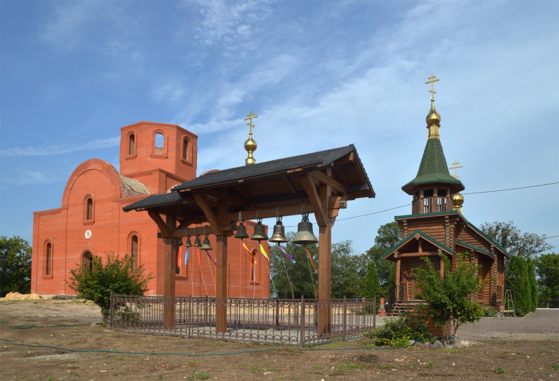 Кирпичи (Белогорье). Белогорский Воскресенский монастырь. фасады