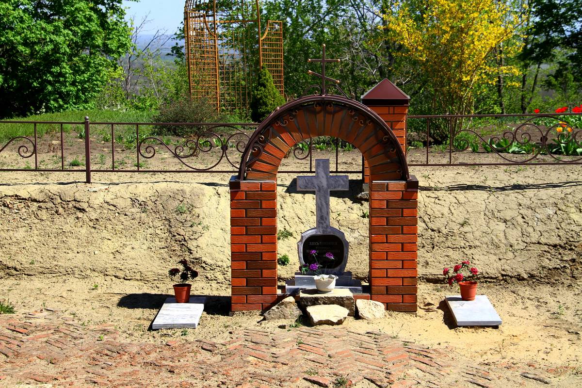 дополнительная информация. Белогорский Воскресенский монастырь, Кирпичи (Белогорье) (Подгоренский район, Воронежская область)