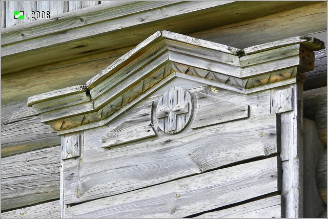Польцо. Церковь Михаила Архангела. архитектурные детали, Фрагмент наличника окна. Северный фасад