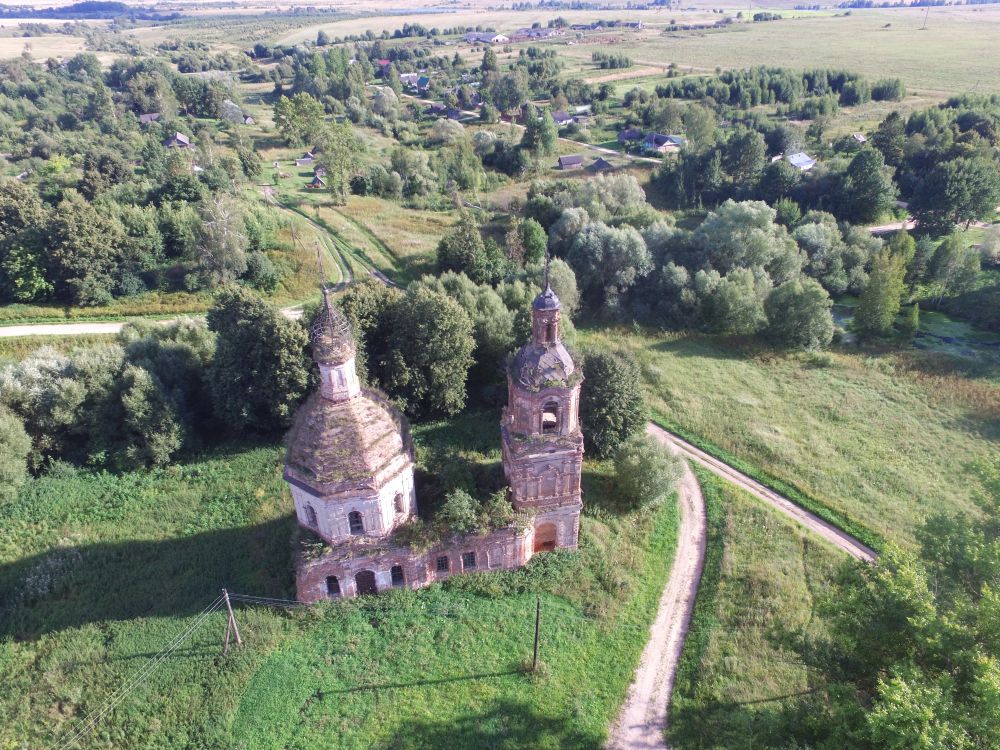 Хохлово. Церковь Благовещения Пресвятой Богородицы. общий вид в ландшафте