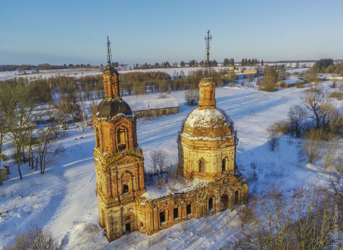 Церковь Благовещения Пресвятой Богородицы, Хохлово (Мещовский район, Калужская область). общий вид в ландшафте, Вид с юга