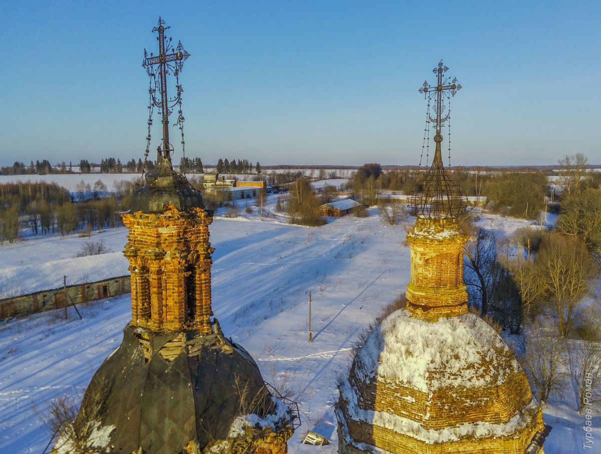 Церковь Благовещения Пресвятой Богородицы, Хохлово (Мещовский район, Калужская область). архитектурные детали, Завершения
